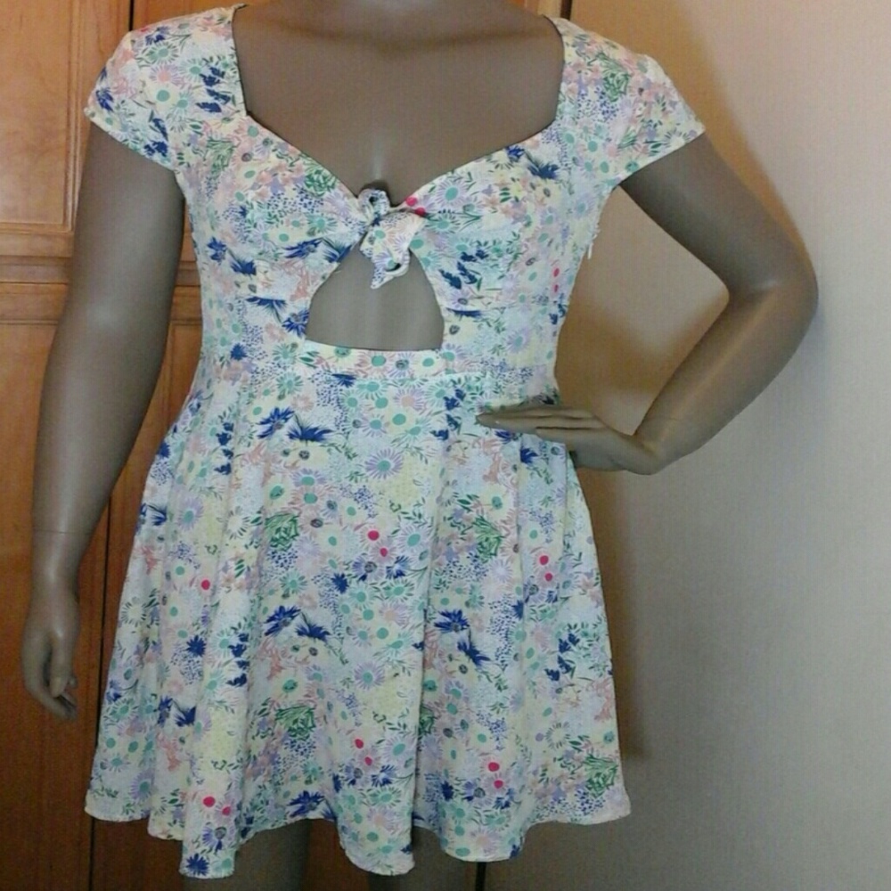 Dress - Picture 8 of 8